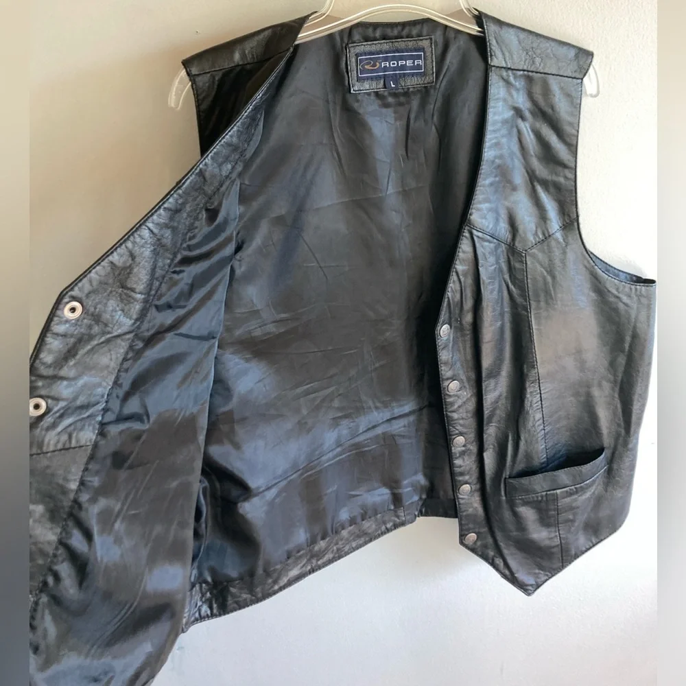 Roper black leather vest with snaps large size 2 outside pockets 1 inside pocket